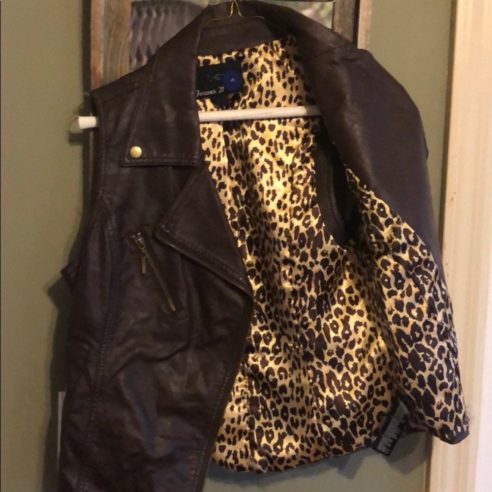 Vest - Picture 4 of 4